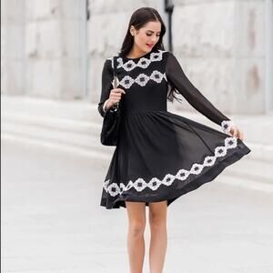 Ted Baker London AVIANAH Applique midi skater dress Lace Trim Fit Flare 1 USA 4